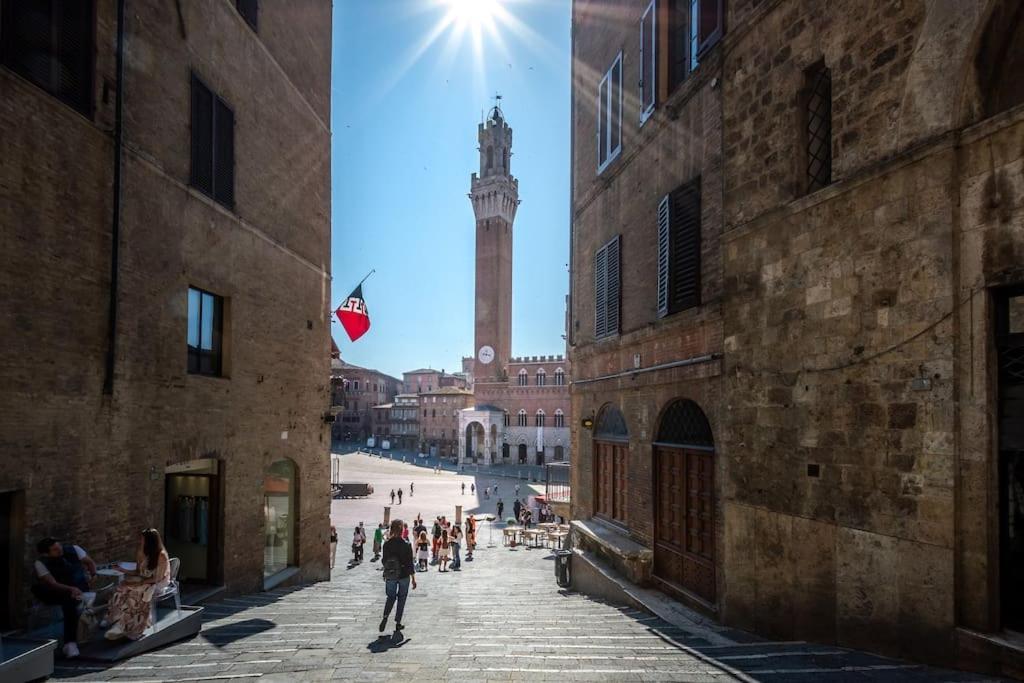 Ferienwohnung Mimosa- Loft Elegante Con Terrazza Nel Centro Di Siena Exterior foto