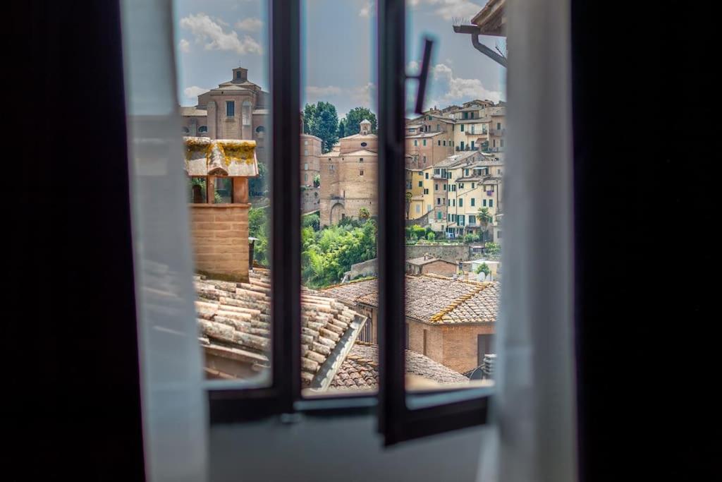 Ferienwohnung Mimosa- Loft Elegante Con Terrazza Nel Centro Di Siena Exterior foto